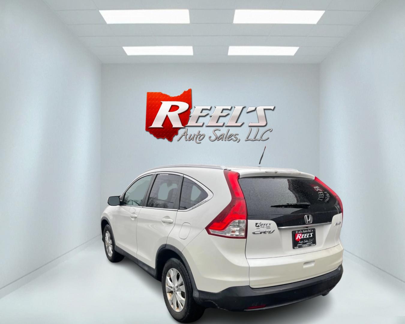 2013 White /Black Honda CR-V EX-L 4WD 5-Speed AT (5J6RM4H71DL) with an 2.4L I4 DOHC 16V engine, 5-Speed Automatic transmission, located at 11115 Chardon Rd. , Chardon, OH, 44024, (440) 214-9705, 41.580246, -81.241943 - This 2013 Honda CR-V EX-L AWD boasts a reliable 2.4L engine paired with a 5-speed automatic transmission, catering to drivers seeking both efficiency and all-wheel-drive capability. Its single-owner status may reassure potential buyers about its maintenance history. Luxurious features such as a leat - Photo#9